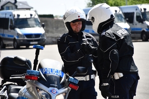 Policjanci ruchu drogowego podczas konkursu