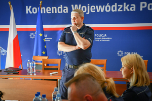 Policjanci podczas szkolenia w auli komendy wojewódzkiej.