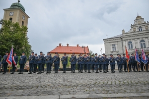 Policjanci i zaproszeni goście podczas Święta Policji w Rzeszowie