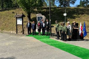 Uczestnicy uroczystości na rynku w Baligrodzie