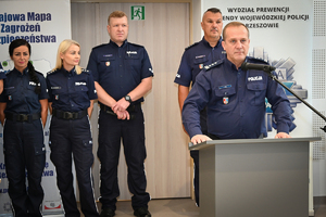 Policjanci podczas rozpoczęcia konkursu w auli Oddziału Prewencji Policji w Rzeszowie.