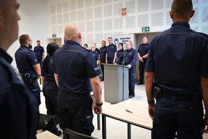 Policjanci podczas rozpoczęcia konkursu w auli Oddziału Prewencji Policji w Rzeszowie.