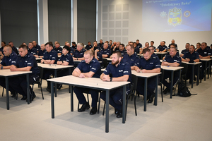 Policjanci podczas rozpoczęcia konkursu w auli Oddziału Prewencji Policji w Rzeszowie.