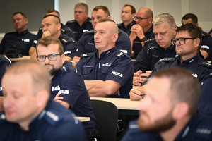 Policjanci podczas rozpoczęcia konkursu w auli Oddziału Prewencji Policji w Rzeszowie.