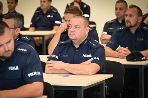 Policjanci podczas rozpoczęcia konkursu w auli Oddziału Prewencji Policji w Rzeszowie.