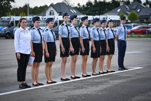 Uczniowie klas mundurowych podczas konkursu na placu ćwiczeniowym Oddziału Prewencji Policji w Rzeszowie