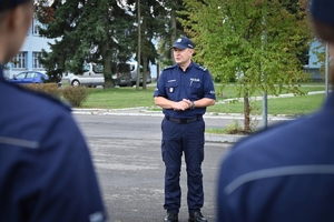 Uczniowie klas mundurowych podczas konkursu na placu ćwiczeniowym Oddziału Prewencji Policji w Rzeszowie