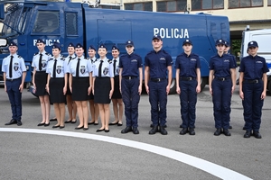 Uczniowie klas mundurowych podczas konkursu na placu ćwiczeniowym Oddziału Prewencji Policji w Rzeszowie