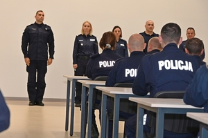 Policjanci podczas zakończenia kursu w auli OPP w Rzeszowie.