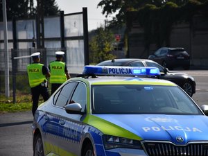 umundurowani policjanci ruchu drogowego