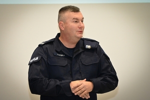 Policjanci podczas rozpoczęcia kursu aspiranckiego w auli Oddziału Prewencji Policji w Rzeszowie