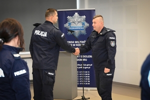 Policjanci podczas rozpoczęcia kursu aspiranckiego w auli Oddziału Prewencji Policji w Rzeszowie