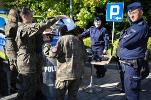 Zaproszeni goście i uczestnicy XI Podkarpackiego Młodzieżowego Święto Bezpieczeństwa Wewnętrznego