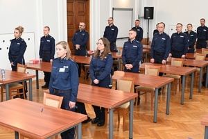 Policjanci - jury oraz uczestnicy konkursu dla policjantów – oskarżycieli publicznych w auli Komendy Wojewódzkiej Policji w Rzeszowie.