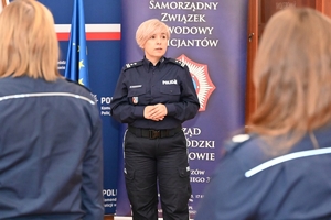 Policjanci - jury oraz uczestnicy konkursu dla policjantów – oskarżycieli publicznych w auli Komendy Wojewódzkiej Policji w Rzeszowie.