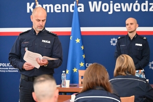 Policjanci - jury oraz uczestnicy konkursu dla policjantów – oskarżycieli publicznych w auli Komendy Wojewódzkiej Policji w Rzeszowie.