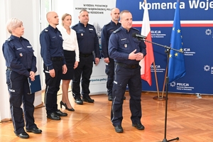 Policjanci - jury oraz uczestnicy konkursu dla policjantów – oskarżycieli publicznych w auli Komendy Wojewódzkiej Policji w Rzeszowie.