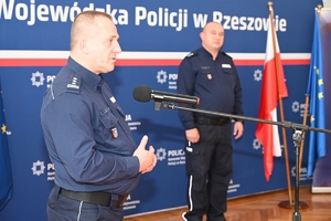 Policjanci - jury oraz uczestnicy konkursu dla policjantów – oskarżycieli publicznych w auli Komendy Wojewódzkiej Policji w Rzeszowie.