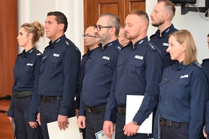 Policjanci - jury oraz uczestnicy konkursu dla policjantów – oskarżycieli publicznych w auli Komendy Wojewódzkiej Policji w Rzeszowie.