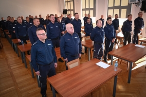 Policjanci podczas konkursu służby dyżurnej w auli Komendy Wojewódzkiej Policji.