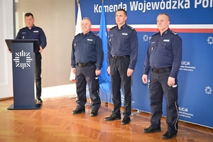 Policjanci podczas konkursu służby dyżurnej w auli Komendy Wojewódzkiej Policji.