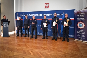 Policjanci podczas konkursu służby dyżurnej w auli Komendy Wojewódzkiej Policji.