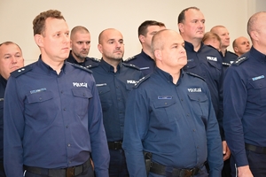 Policjanci podczas konkursu służby dyżurnej w auli Komendy Wojewódzkiej Policji.