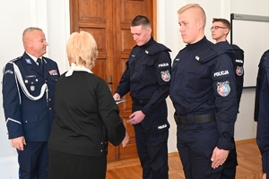 Policjanci i zaproszeni goście podczas uroczystego ślubowania w auli Komendy Wojewódzkiej Policji w Rzeszowie