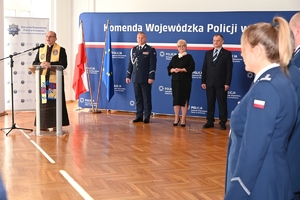 Policjanci i zaproszeni goście podczas uroczystego ślubowania w auli Komendy Wojewódzkiej Policji w Rzeszowie