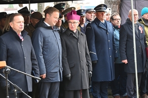 Uczestnicy uroczystości Narodowego Święta Niepodległości w Rzeszowie podczas obchodów.