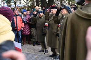 Uczestnicy uroczystości Narodowego Święta Niepodległości w Rzeszowie podczas obchodów.