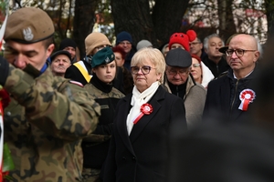 Uczestnicy uroczystości Narodowego Święta Niepodległości w Rzeszowie podczas obchodów.