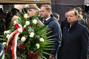 Uczestnicy uroczystości Narodowego Święta Niepodległości w Rzeszowie podczas obchodów.