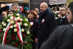 Uczestnicy uroczystości Narodowego Święta Niepodległości w Rzeszowie podczas obchodów.