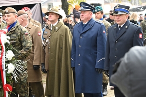 Uczestnicy uroczystości Narodowego Święta Niepodległości w Rzeszowie podczas obchodów.