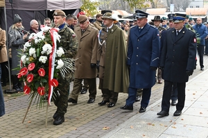 Uczestnicy uroczystości Narodowego Święta Niepodległości w Rzeszowie podczas obchodów.