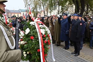 Uczestnicy uroczystości Narodowego Święta Niepodległości w Rzeszowie podczas obchodów.