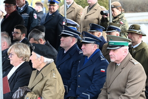 Policjanci i inne służby mundurowe podczas obchodów Dnia Pamięci Żołnierzy Wyklętych