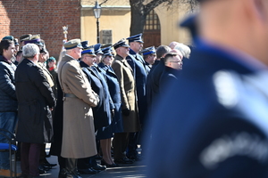 Na Placu Farnym w Rzeszowie odbyły się obchody 106. Rocznicy Śmierci płk. Leopolda Lisa-Kuli. Pod pomnikiem odczytany został Apel Pamięci, oddano salwę honorową, a delegacje złożyły wieńce i wiązanki kwiatów. W uroczystości uczestniczył Komendant Wojewódzki Policji w Rzeszowie insp. Andrzej Patrzałek