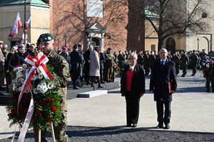 Na Placu Farnym w Rzeszowie odbyły się obchody 106. Rocznicy Śmierci płk. Leopolda Lisa-Kuli. Pod pomnikiem odczytany został Apel Pamięci, oddano salwę honorową, a delegacje złożyły wieńce i wiązanki kwiatów. W uroczystości uczestniczył Komendant Wojewódzki Policji w Rzeszowie insp. Andrzej Patrzałek