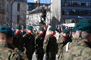 Na Placu Farnym w Rzeszowie odbyły się obchody 106. Rocznicy Śmierci płk. Leopolda Lisa-Kuli. Pod pomnikiem odczytany został Apel Pamięci, oddano salwę honorową, a delegacje złożyły wieńce i wiązanki kwiatów. W uroczystości uczestniczył Komendant Wojewódzki Policji w Rzeszowie insp. Andrzej Patrzałek