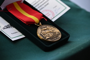 W Komendzie Wojewódzkiej Policji w Rzeszowie odbyło się spotkanie członków Rzeszowskiego Oddziału Ogólnopolskiego Stowarzyszenia „Rodzina Policyjna 1939 r.”. Stowarzyszenie to pełni szczególną rolę w środowisku policyjnym, zajmując się upamiętnieniem funkcjonariuszy Policji Państwowej pomordowanych w czasie II wojny światowej. Wśród zaproszonych gości był Komendant Wojewódzki Policji w Rzeszowie insp. Andrzej Patrzałek