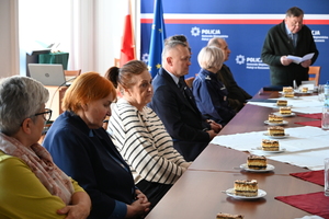 W Komendzie Wojewódzkiej Policji w Rzeszowie odbyło się spotkanie członków Rzeszowskiego Oddziału Ogólnopolskiego Stowarzyszenia „Rodzina Policyjna 1939 r.”. Stowarzyszenie to pełni szczególną rolę w środowisku policyjnym, zajmując się upamiętnieniem funkcjonariuszy Policji Państwowej pomordowanych w czasie II wojny światowej. Wśród zaproszonych gości był Komendant Wojewódzki Policji w Rzeszowie insp. Andrzej Patrzałek