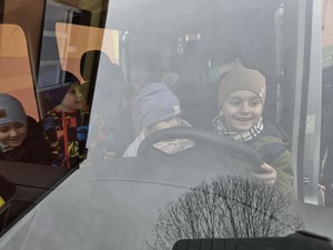 Policjant na spotkaniu z przedszkolakami