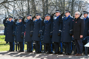 umundurowani policjanci podczas uroczystości