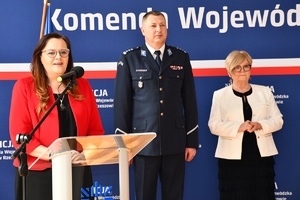 Policjanci i zaproszeni goście podczas spotkania wielkanocnego w auli Komendy Wojewódzkiej Policji w Rzeszowie