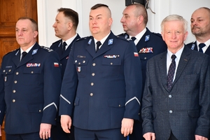 Policjanci i zaproszeni goście podczas spotkania wielkanocnego w auli Komendy Wojewódzkiej Policji w Rzeszowie