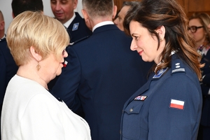 Policjanci i zaproszeni goście podczas spotkania wielkanocnego w auli Komendy Wojewódzkiej Policji w Rzeszowie