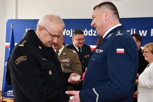 Policjanci i zaproszeni goście podczas spotkania wielkanocnego w auli Komendy Wojewódzkiej Policji w Rzeszowie