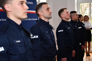 Policjanci podczas ślubowania w auli Komendy Wojewódzkiej Policji w Rzeszowie.